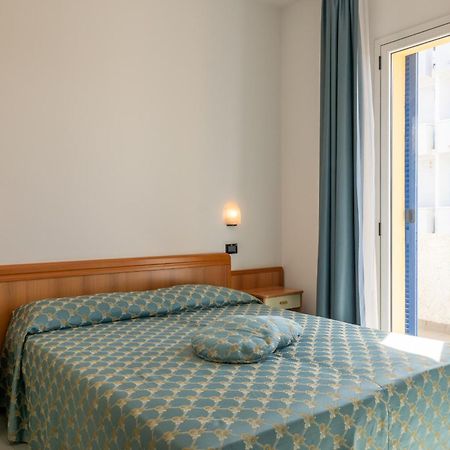 Hotel Thea Белларія-Іджеа-Марина Екстер'єр фото
