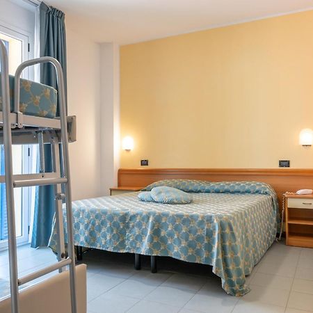 Hotel Thea Белларія-Іджеа-Марина Екстер'єр фото