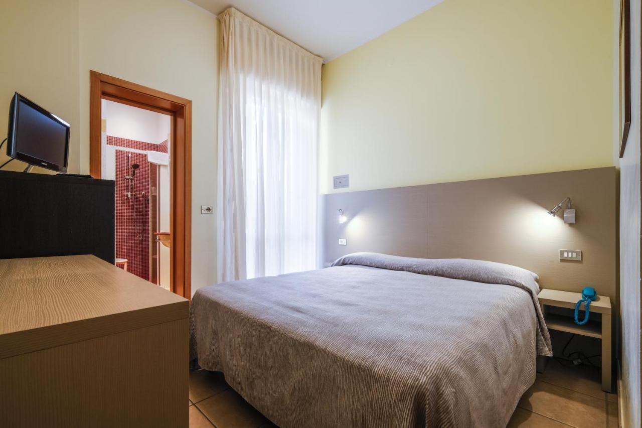Hotel Thea Белларія-Іджеа-Марина Екстер'єр фото