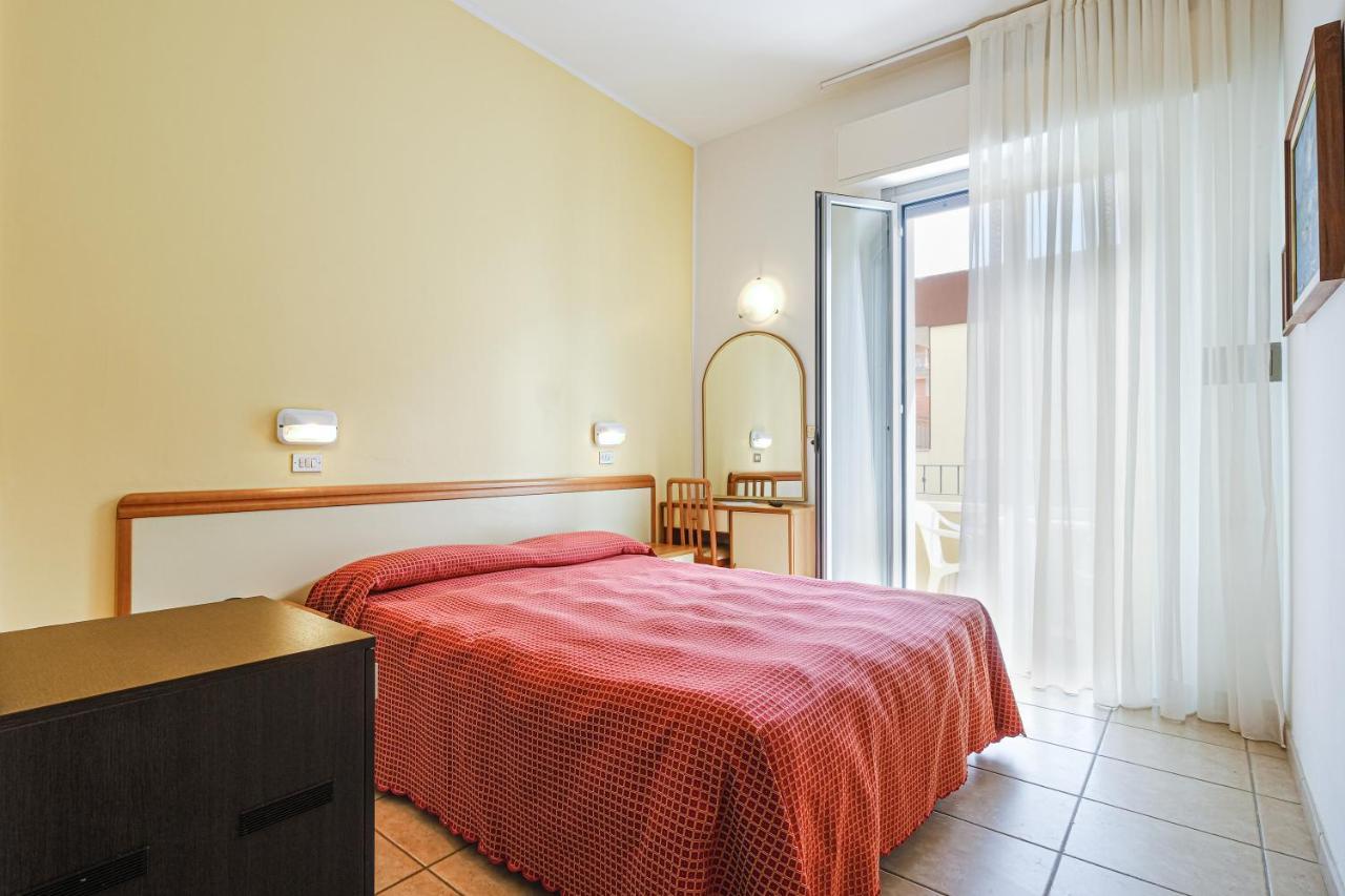 Hotel Thea Белларія-Іджеа-Марина Екстер'єр фото