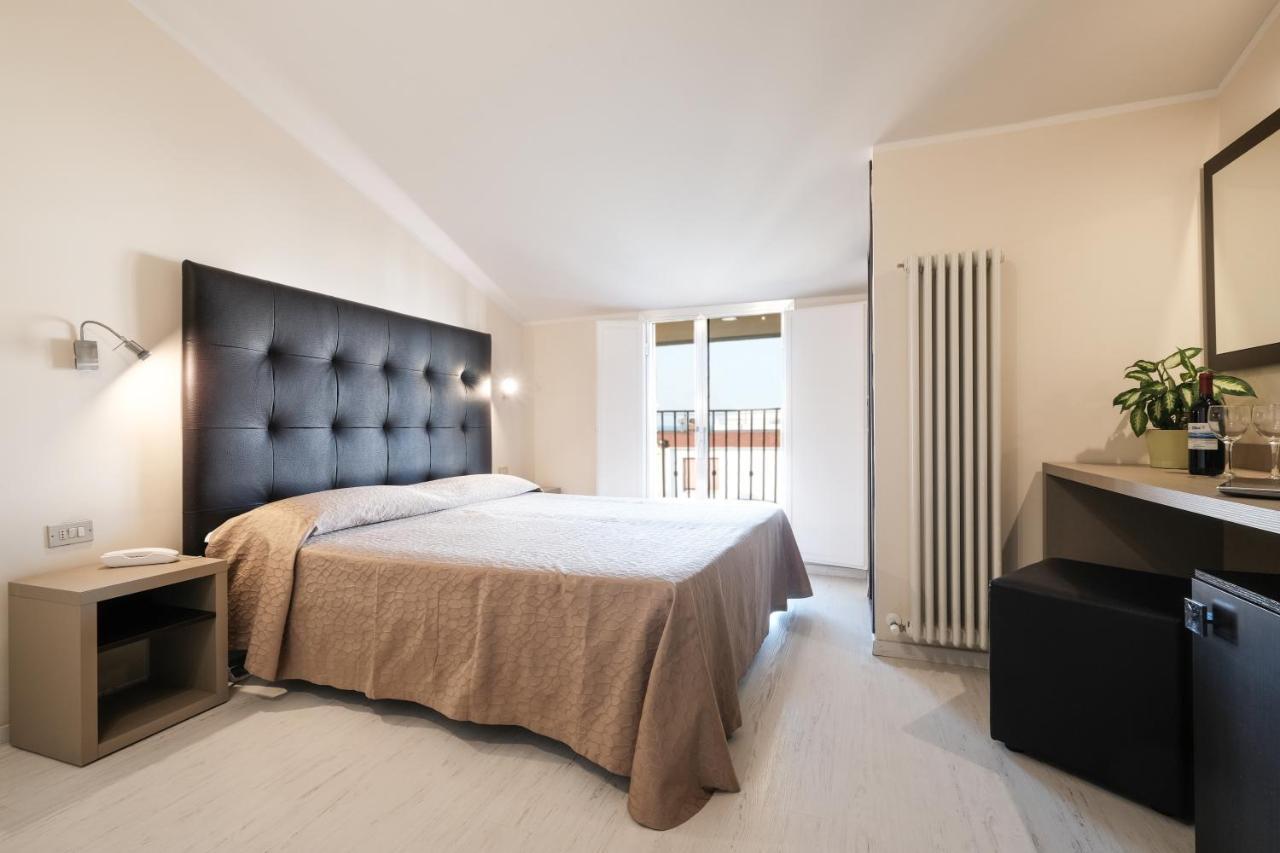 Hotel Thea Белларія-Іджеа-Марина Екстер'єр фото