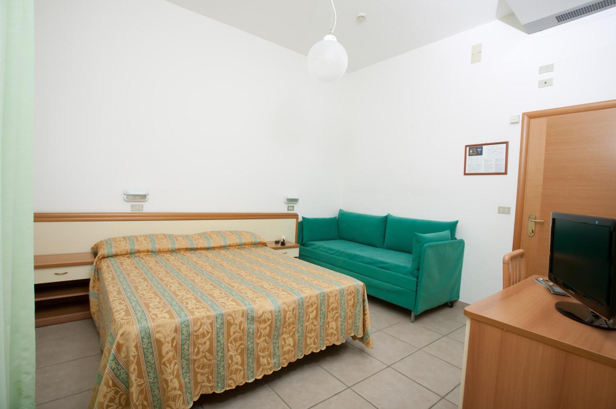 Hotel Thea Белларія-Іджеа-Марина Номер фото