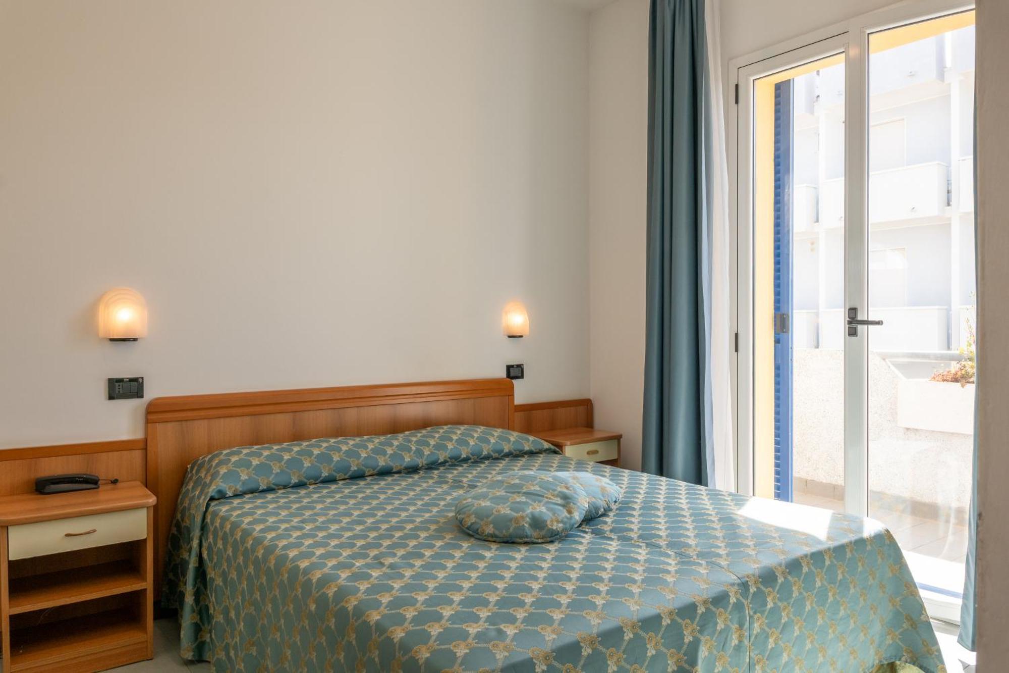 Hotel Thea Белларія-Іджеа-Марина Екстер'єр фото