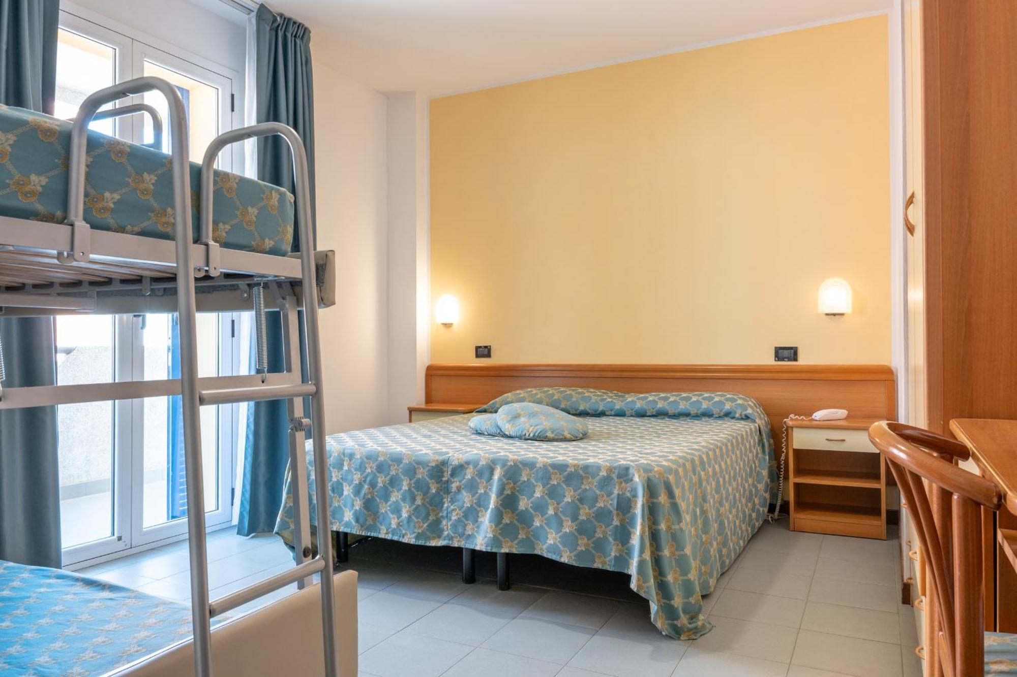 Hotel Thea Белларія-Іджеа-Марина Екстер'єр фото