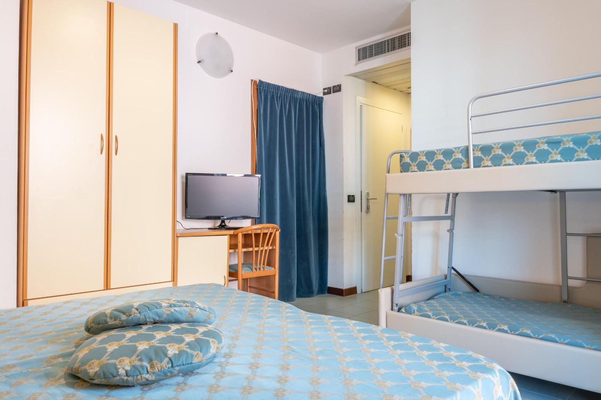 Hotel Thea Белларія-Іджеа-Марина Екстер'єр фото