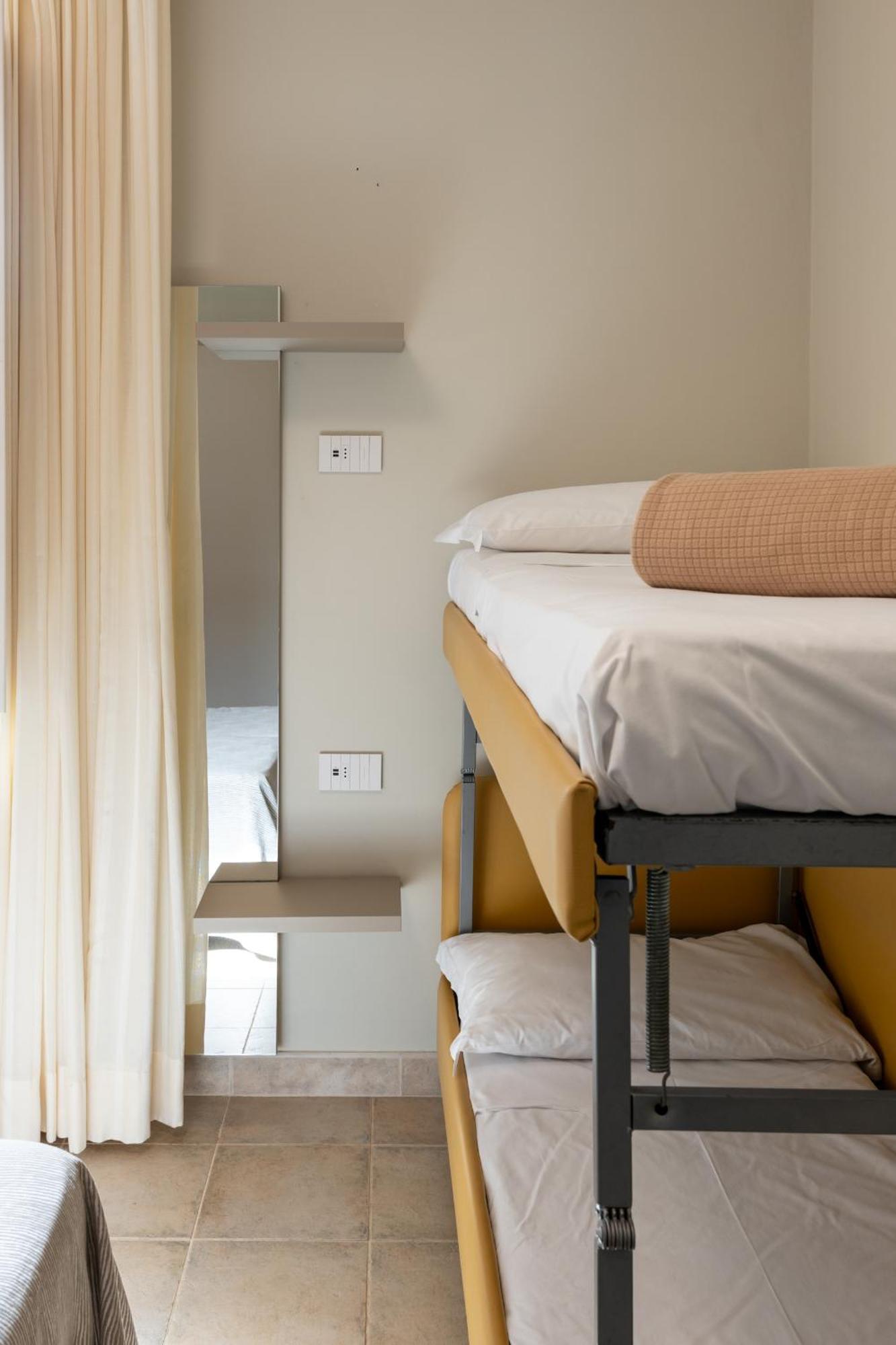 Hotel Thea Белларія-Іджеа-Марина Екстер'єр фото