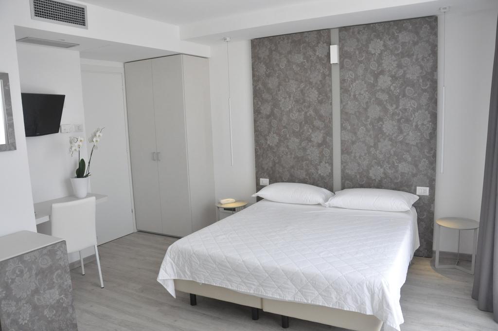 Hotel Thea Белларія-Іджеа-Марина Екстер'єр фото