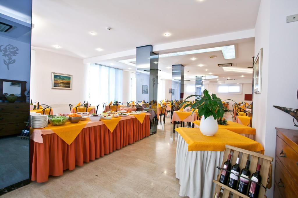 Hotel Thea Белларія-Іджеа-Марина Екстер'єр фото